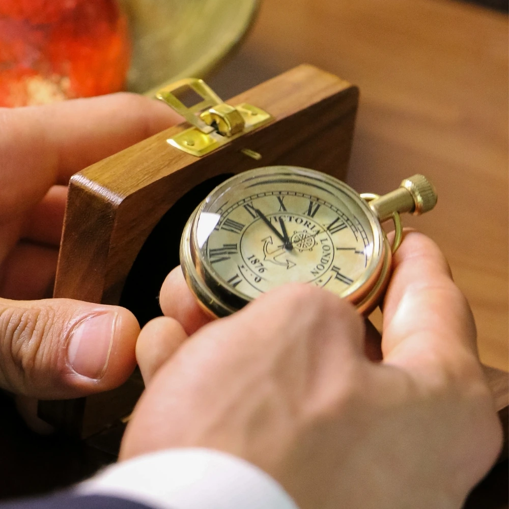 Vinatge Roman Numeral Gold Chain Pocket Watch for Men