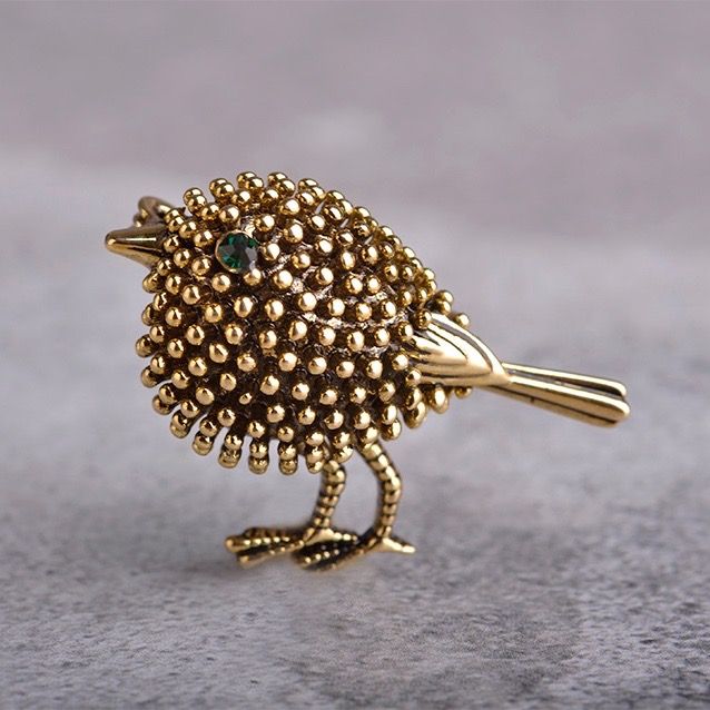 Textured Gold Bird Brooch - Vintage-Inspired Avian Pin Brass Lapel Pin for Men