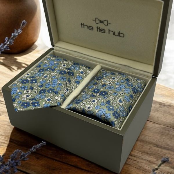 Green Floral Print Italian Silk Necktie and Pocket Square Set Gift Set for Men