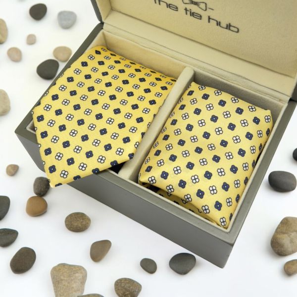 Yellow Geometric Italian Silk Necktie and Pocket Square Set Gift Set for Men