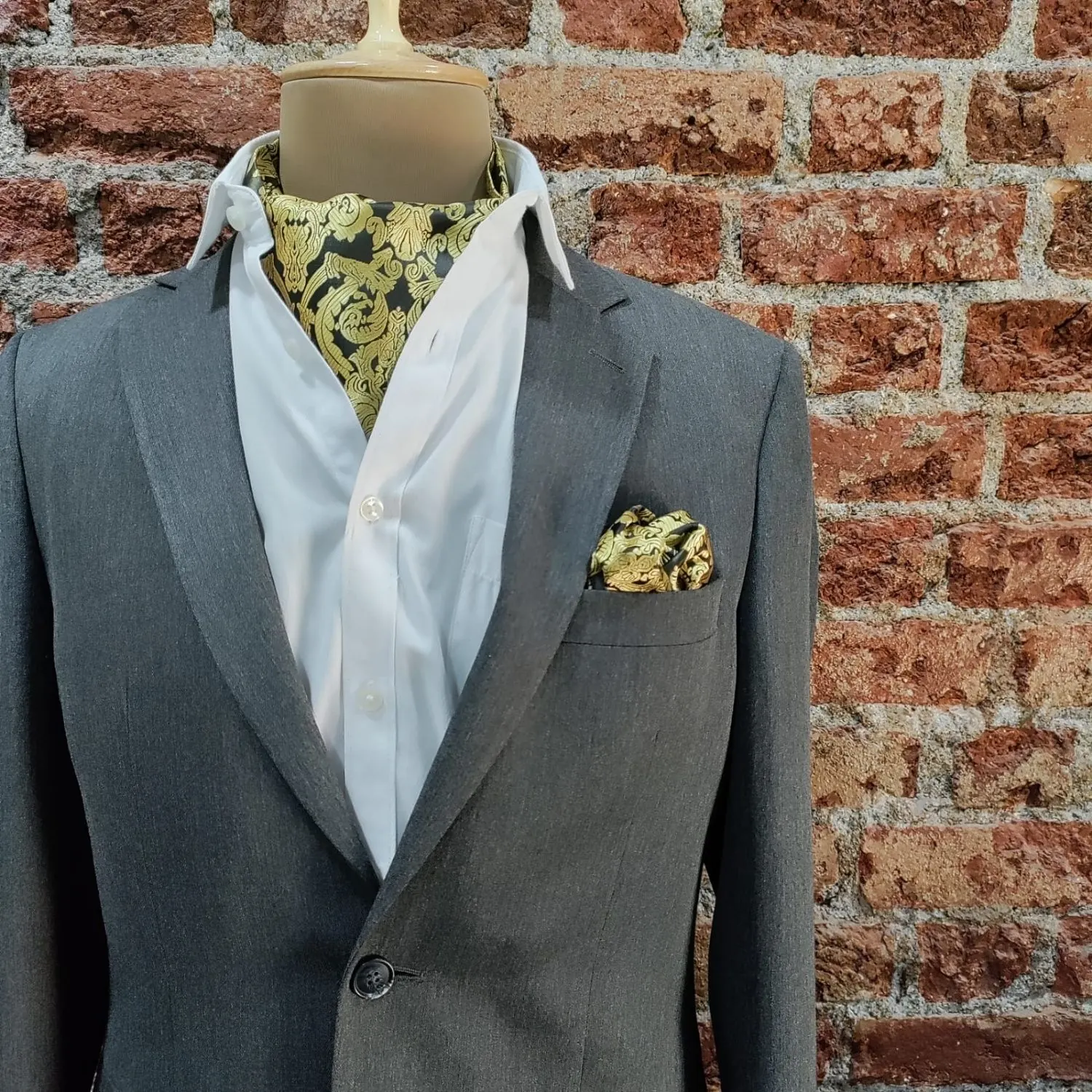 Gold Geometric Cravat and Pocket Square Combo for Men