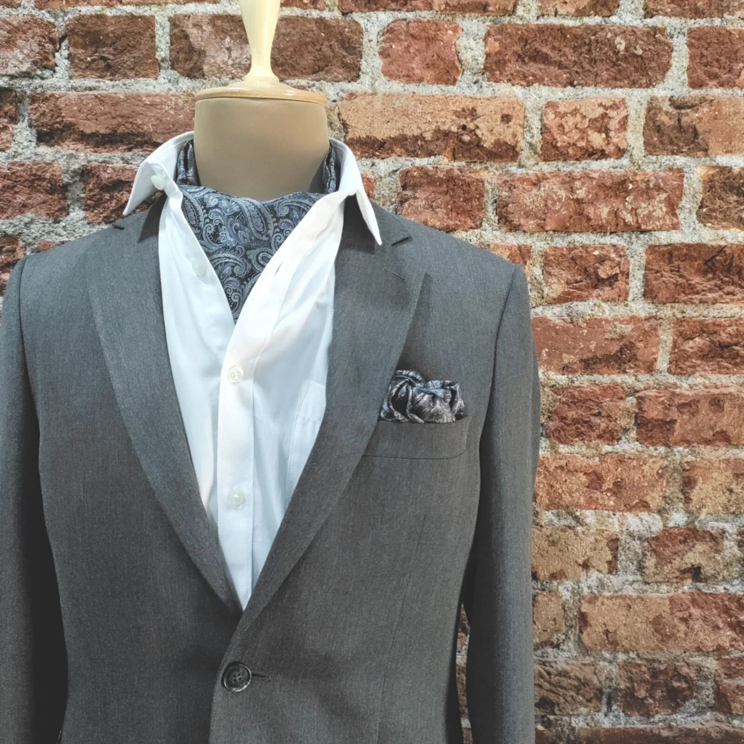 Grey Paisley Cravat and Pocket Square Combo for Men